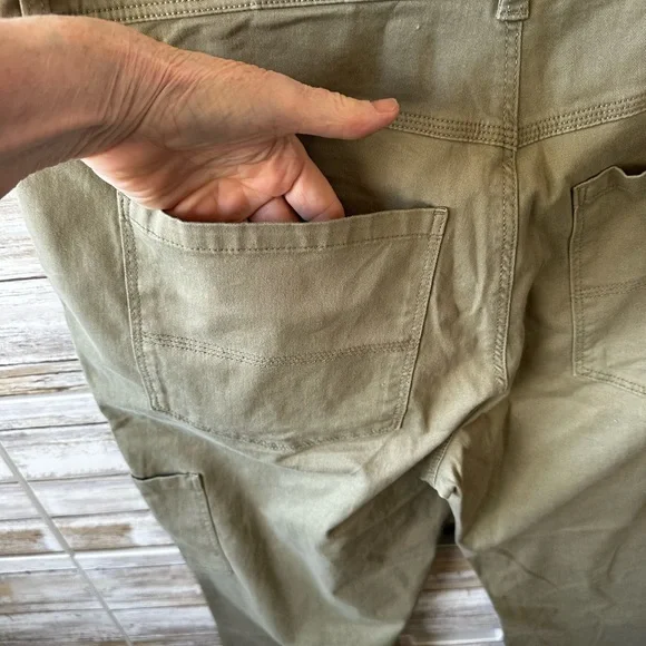 🌿 NWT H&M Green Cargo Pants Size 18 Utility Pocket Stretch Khaki 🤎 - Picture 8 of 11